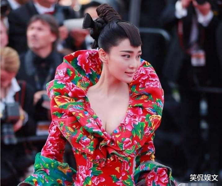 假摔|丢脸都丢到国外去了，红毯作妖的明星。你知道是谁最无下限吗？