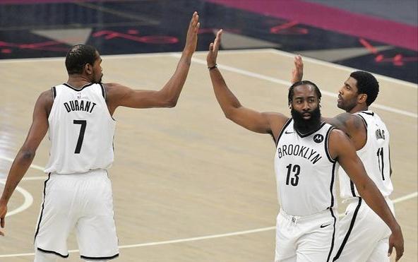 埃里克·戈登 3支冲冠球队应该考虑引进埃里克·戈登,因为季后赛需要三分射手