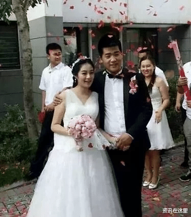 毕畅|王小蒙回应离婚！嫁假富豪独自养子，到头来一无所有