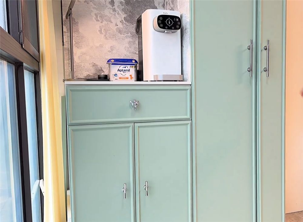 姑娘“沉浸式”收纳杂物柜，将各种日常杂物分类收纳，也是没谁了