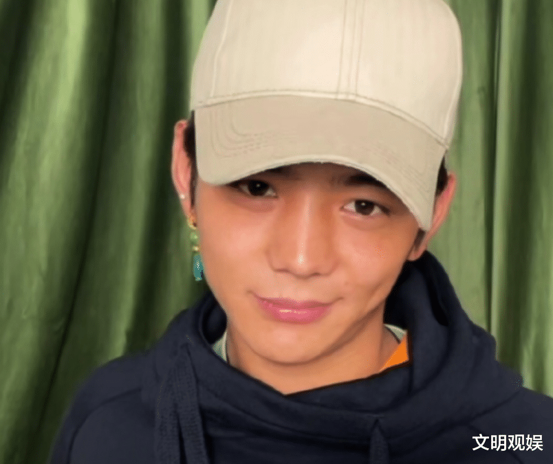 主持人|丁真现实中长啥样？跟TVB主持人连线直播，无修镜头看出真实状态