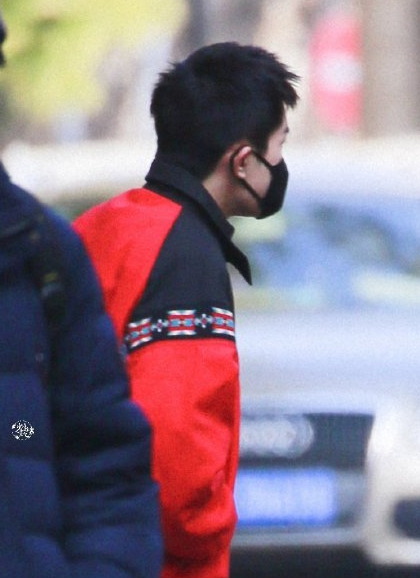 表情包|央视春晚十大亮点！岳云鹏实力挽救口误，吴京被做成表情包太搞笑