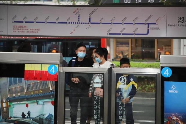 株洲发布 普通公交与智轨电车同道，株洲公交快速廊道“首秀”，你感觉怎样？