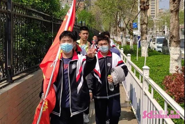 中国山东网 菏泽一中国际部组织开展“从小学党史,永远跟党走”主题教育实践活动