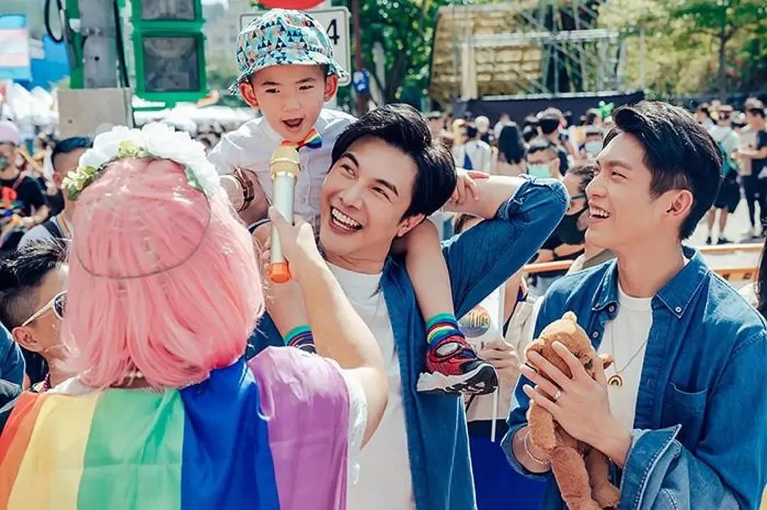 两个爸爸|?近年亚洲唯一一部讲述同志家庭育儿题材的网剧,也被网友称为台版\真·两个爸爸\。