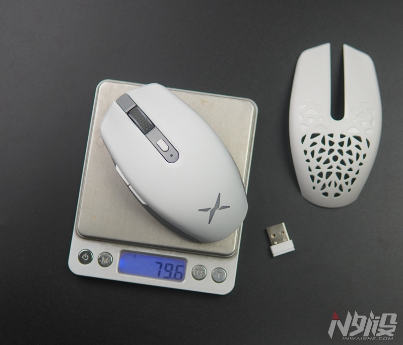 芯片|可换上盖设计 多彩M820猎境者三模无线游戏鼠标体验
