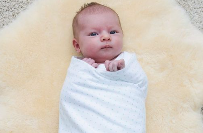 母乳 母乳交易再次被批评,一个敢卖一个敢买,孩子喝了真的没问题吗?