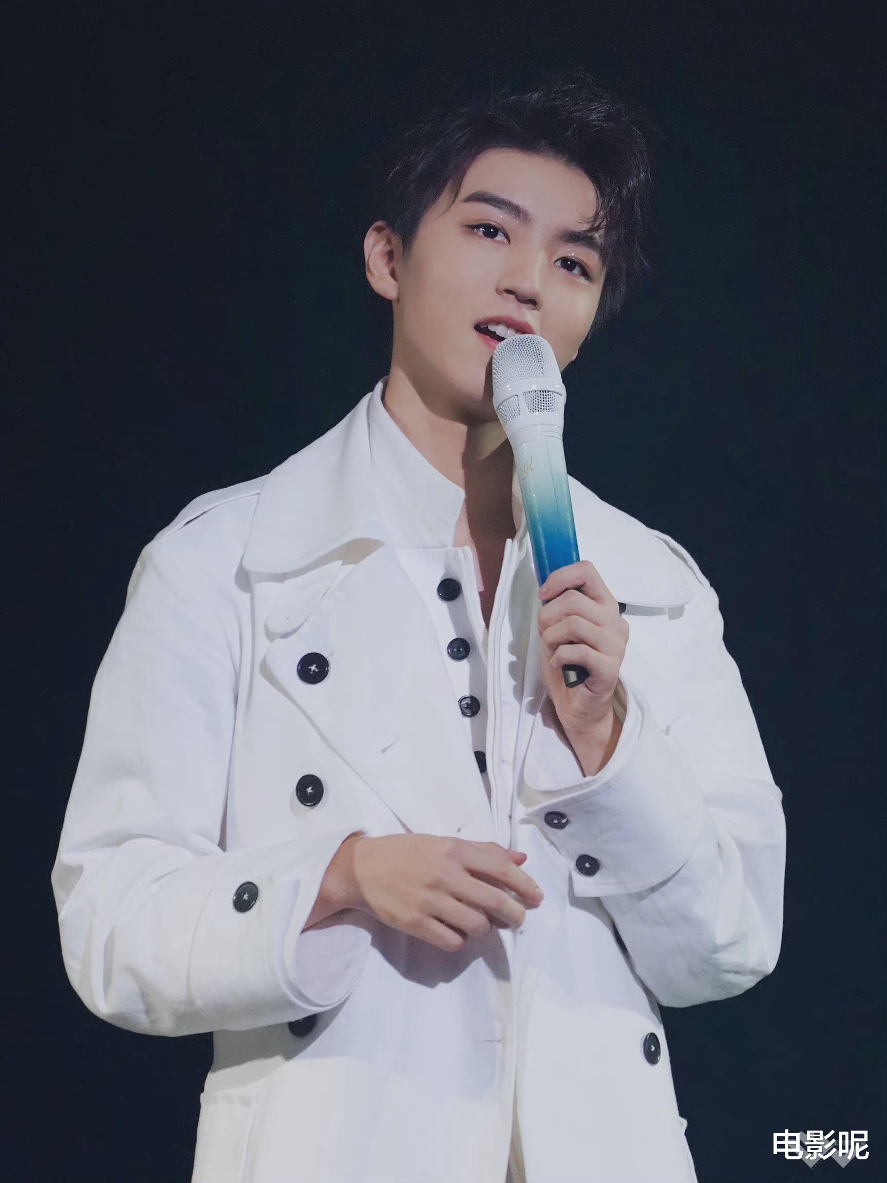 王俊凯|网友疯传王俊凯拍摄路透图，其助理发文怒斥私生，但并无任何效果