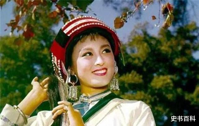 斛珠夫人|一代美神杨丽坤精神失常，28岁未婚，因药物关系一度胖到180斤