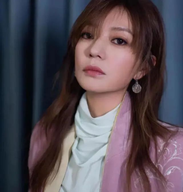 赵薇|赵薇眼光独到，看她签的五位艺人，如今都是娱乐圈的佼佼者