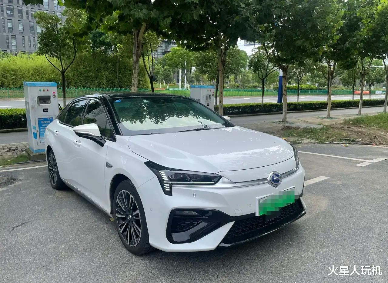 凯迪拉克|网友：2年不到当初买了20多万的广汽埃安AION S，如今8万没人要