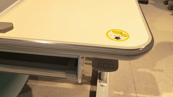 买了一套学习桌,收到的居然不止是一套学习桌?