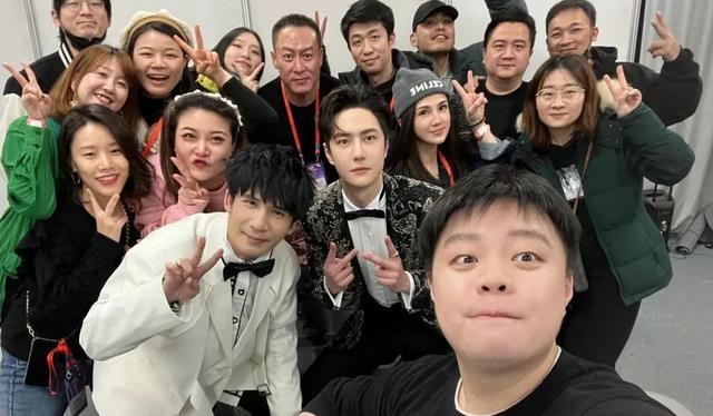 女人味|那些藏在跨年夜中的感人时刻！何炅穿过人群拥抱吴昕，整破防了