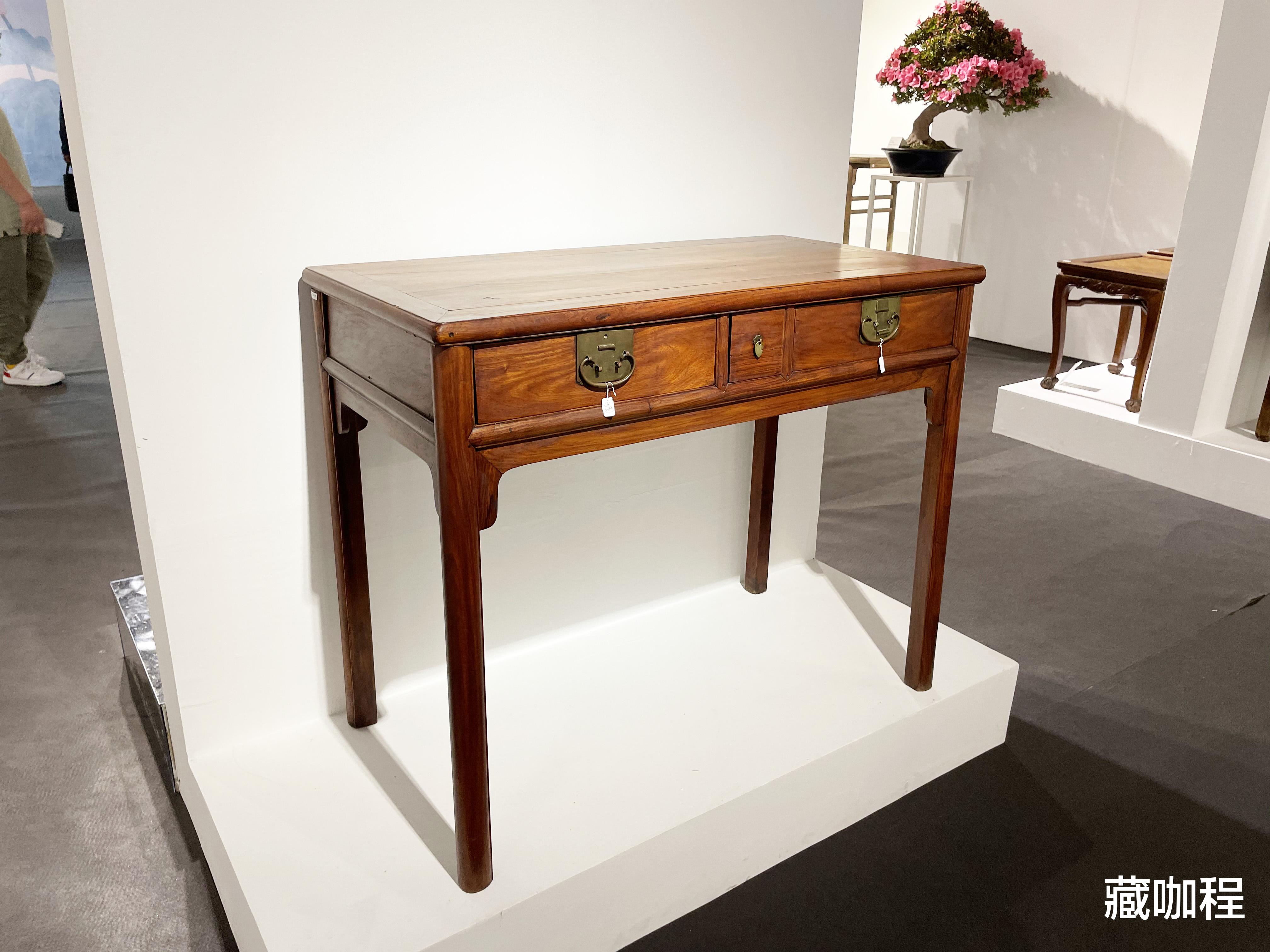 |不是大漏就是小漏，黄花梨书桌最低估价落槌