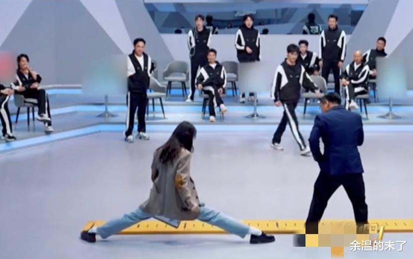 金晨|金晨仗着个高就任性,一字马测腿长,当镜头拉近,看清数字,懵了