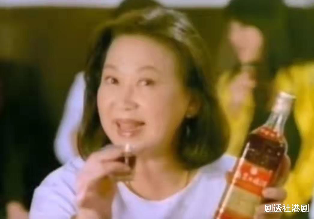 朱咪咪|国内外多地有房!香港知名老戏骨家中内饰曝光,足足有一整柜金器