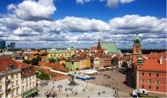 欧洲 人民币在波兰起到多大作用，当地美女羞涩道：100元玩到不想走