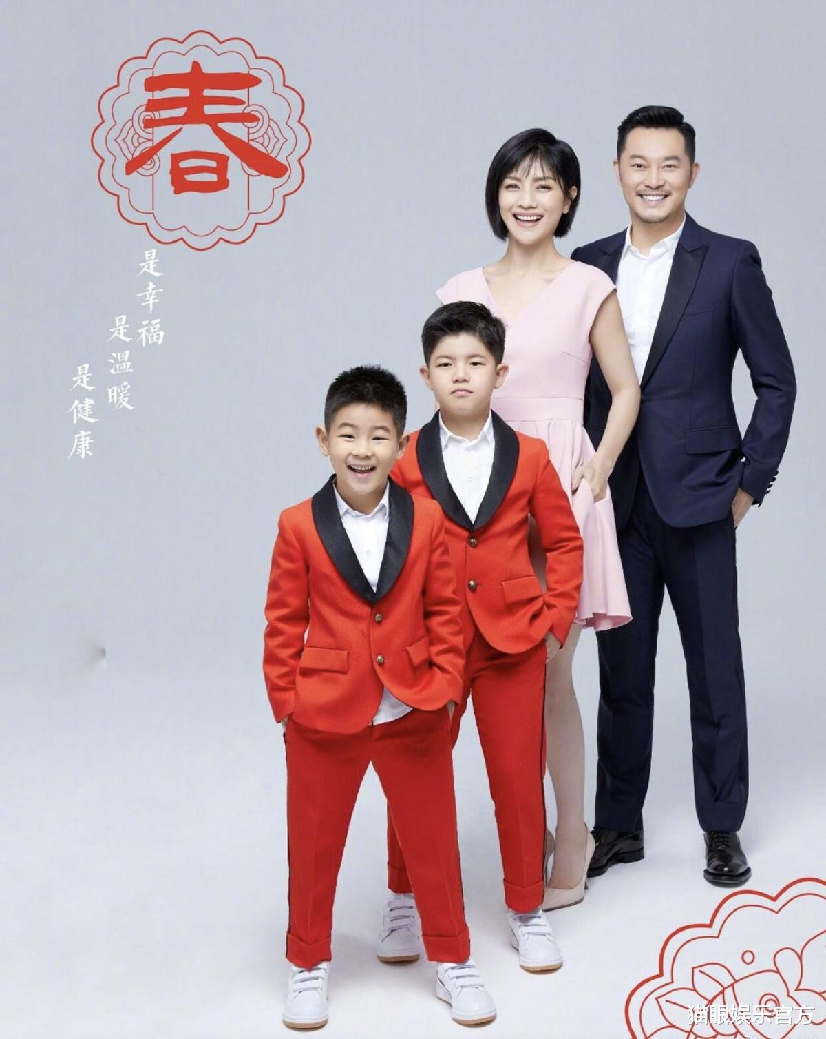 沙溢|网友偶遇沙溢逛游乐园，安吉已高到父亲肩膀，不见胡可小鱼儿现身