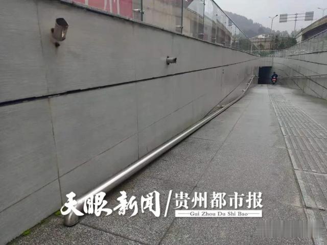 贵州都市报 「天眼问政」市民反映：贵阳白云区这处「无障碍设施」变成了「障碍设施」