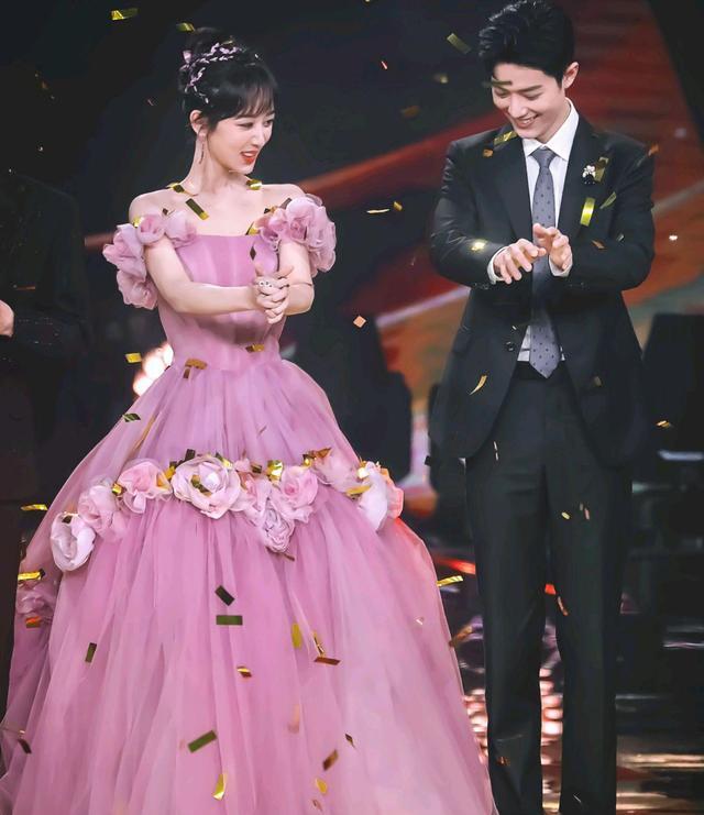 肖战|患难知人心,所以肖战和吴宣仪疏离,对杨紫却比一年前更好了