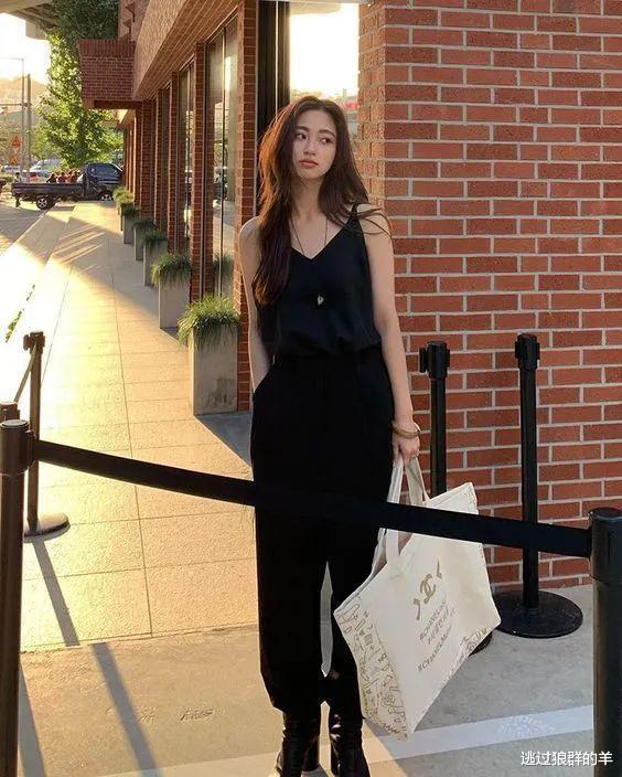 穿衣搭配|气质不好的女孩，一定要多多利用，同色系搭配的技巧来修饰你的气质