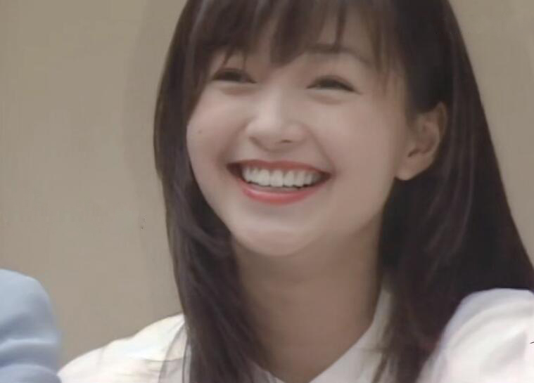 灵气逼人|以前港剧盛产“甜妹”，这4位女星，年轻时灵气逼人，甜过初恋