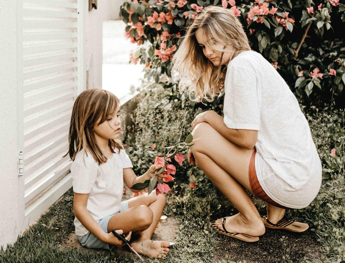 布谷妈妈|16岁“女巨婴”吃饭靠妈喂，日花销过万：养废一个女儿，“富”养她就够了