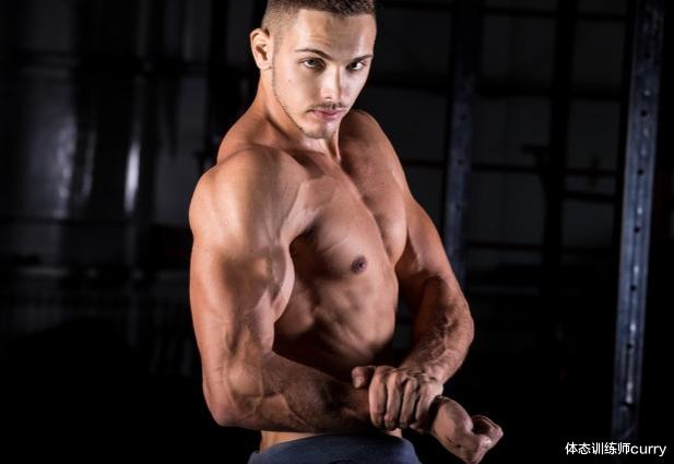 体态训练师curry|健身房自重练胸，究竟谁是练胸之王？