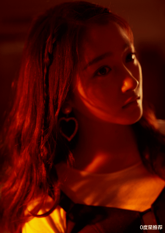 关晓彤|论“安全裤”只服关晓彤，比短裙还长2CM，95后果然奔放