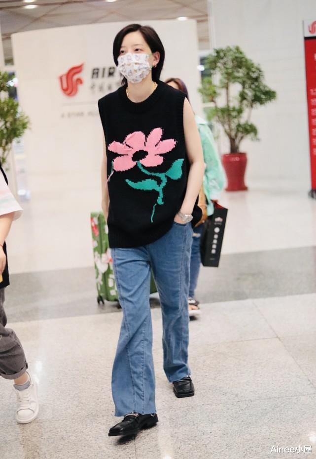 Ainee小屋|小沈阳女儿没长开，“小肉球”身材穿宽松衣服，空荡荡看不出多胖