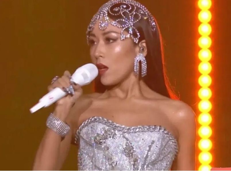 刘诗诗|吉克隽逸穿10公斤战袍唱跳,性感与妩媚融合,只为呈现完美的舞台