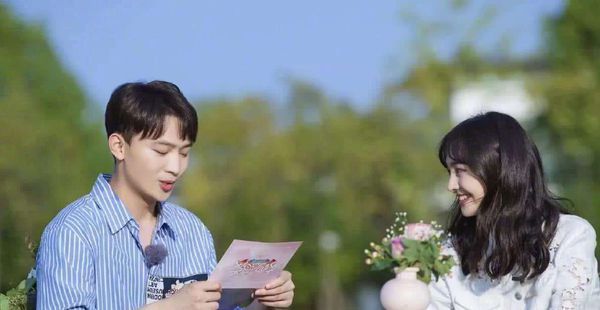 迪丽热巴|郑爽深夜上线特意为自己跟工作室换头像，每一张头像照都隐含深意