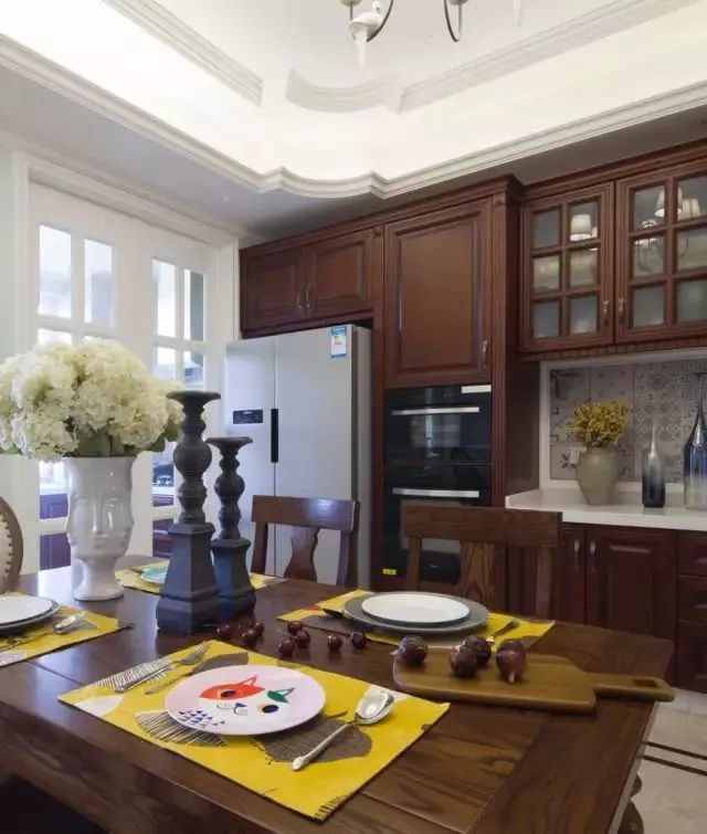 |买房就这样装,一个客厅尽显浪漫雅致、华丽高档!