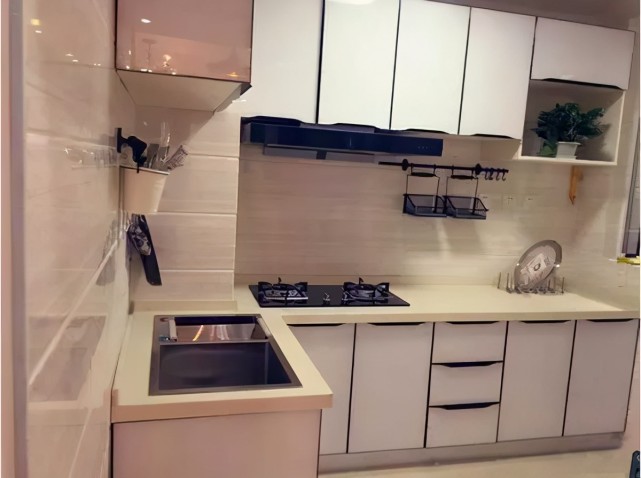 朝鲜族|家里来客人，房间小不够住，把阳台改成卧室后，竟成了媳妇的闺房