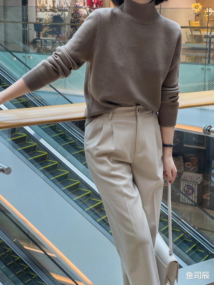 鱼司辰 30+的女人常备这几条裤子，搭配上针织开衫或者毛衣，百搭又高级