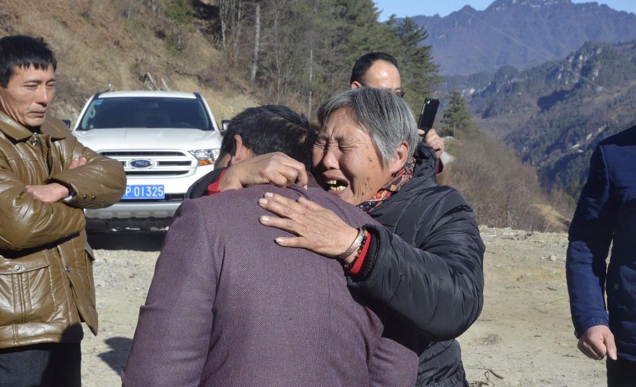 炎九|七旬老奶奶床前无人赡养，四个儿女当天互相推卸责任，丑态百出！