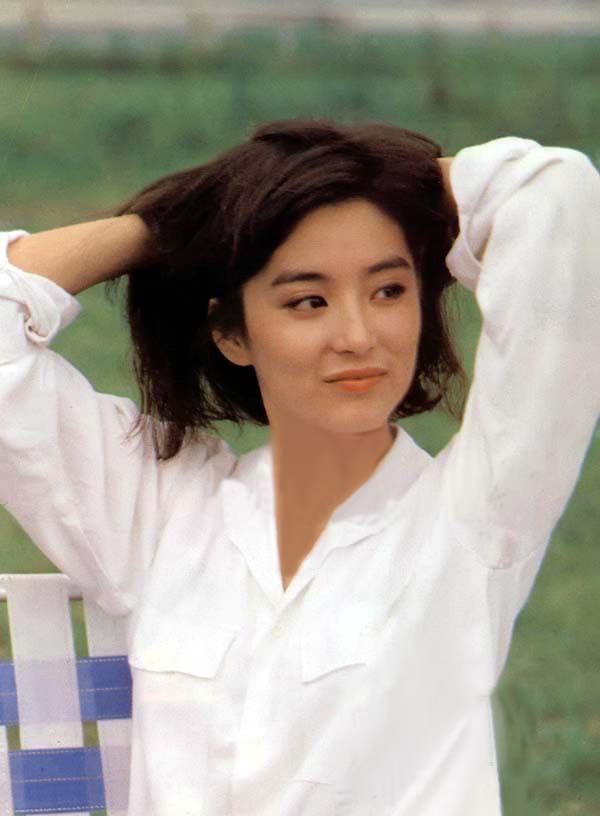 时尚圈的奇葩大喵|过时单品反成为时髦标签？上世纪的复古港风，如今竟让女星都沦陷