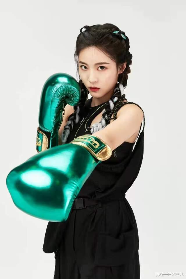 吴谨言|孙芮李斯丹妮互殴，孙芮被打出满脸血丝，三线艺人都这么拼吗？