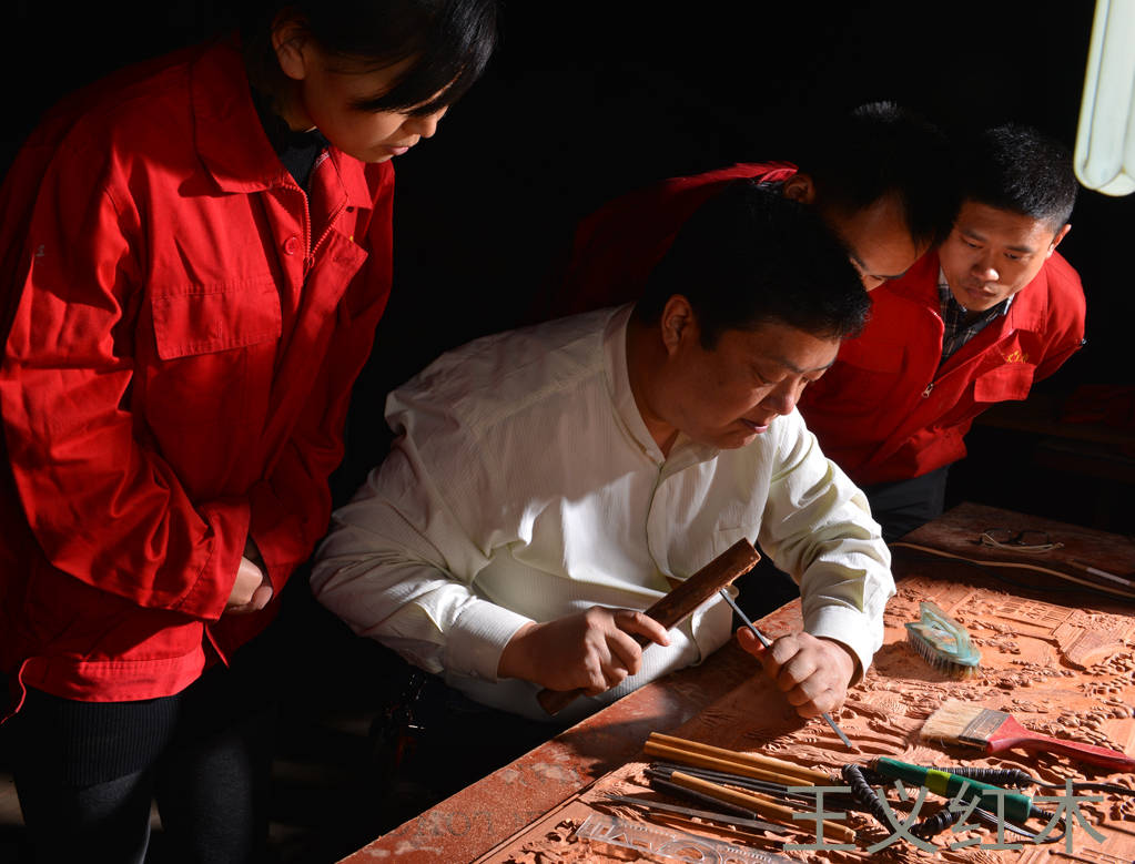 小王话红木|同种红木家具价格常会相差数倍，原来是这样啊！