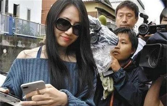 日本|77岁日本富豪家中暴毙，22岁妻子在葬礼上谈笑风生，3年后被捕