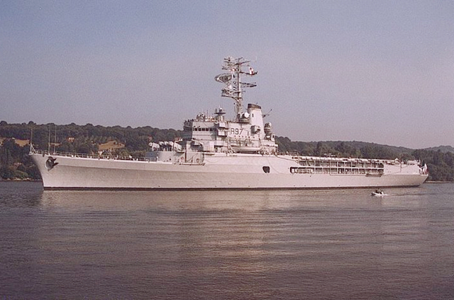 直升机|法国圣女贞德号直升机巡洋舰，功能丰富的大型水面战舰