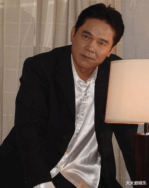 杨洋|申军谊：除夕夜离婚后跟贾妮同居，被女儿恨20年，64岁单身一人