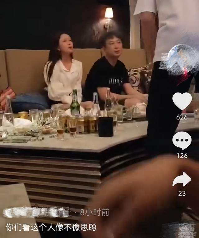 王思聪|王思聪懒理风波现身KTV,吞云吐雾心情不佳,女伴被指不如孙一宁