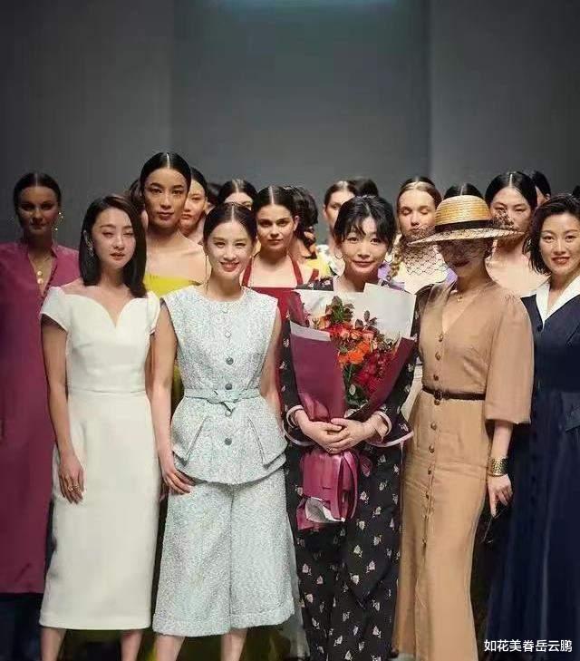 朱珠|当朱珠黄圣依同框，才发现名媛与阔太的区别，网友：朱珠底气更足