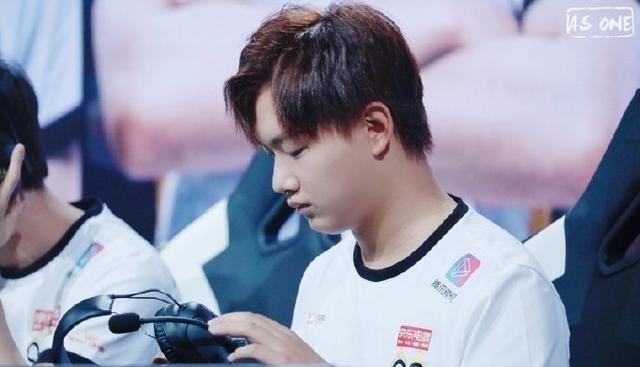 小翔很忙|QG夺冠Fly拿到第六个FMVP，专属皮肤引猜测，马超是热门他更合适