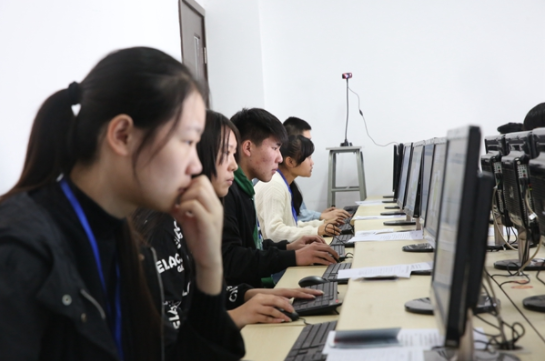 糯妈育儿经|计算机专业的学生,选小城市的公务员,还是一线月薪2万的私企?