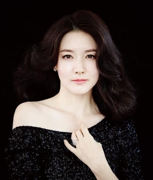 李英爱|她凭借《大长今》走红，插足别人的爱情，为不被发现竟用腹语骂人