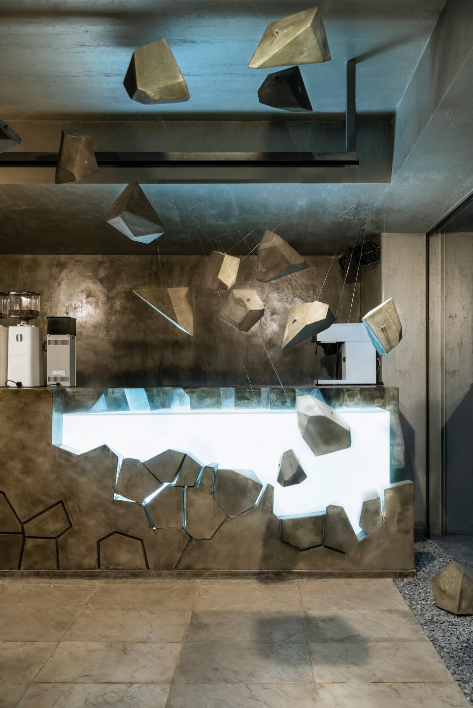 餐厅设计丨以“爆炸”为主题的咖啡馆