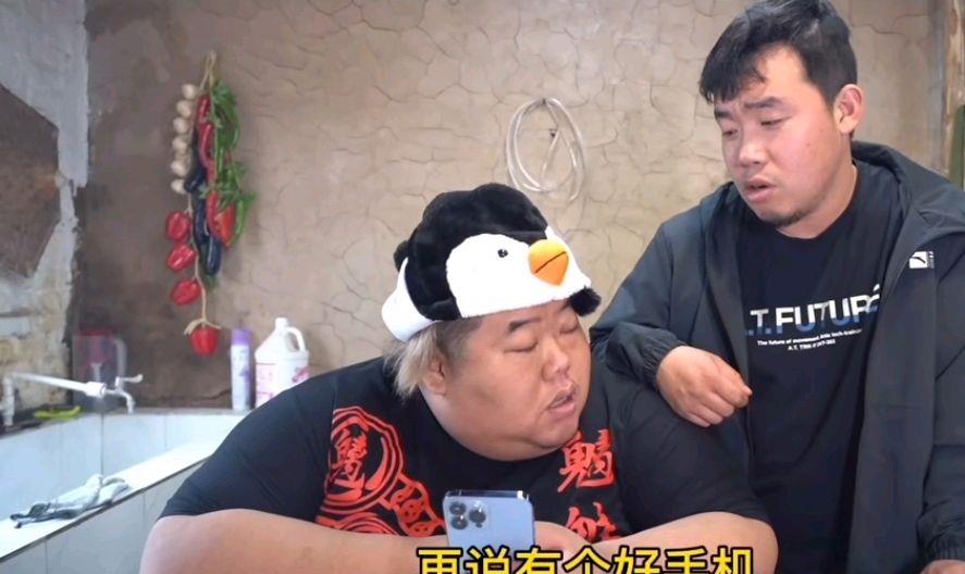 网红吃播胖猴仔自爆违约金协议,不吃就赔钱?呼吸困难吸氧也得吃