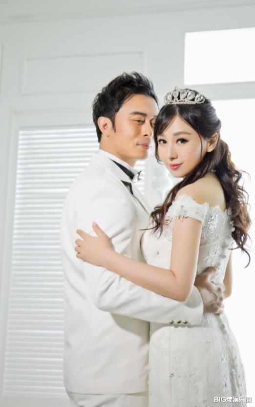 贾晓晨|他被周润发抱着长大，二婚妻子险无法走路，女儿食物中毒